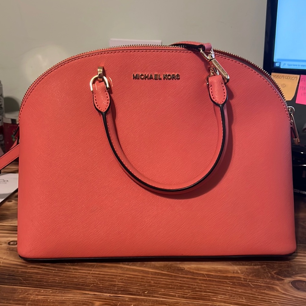 Michael Kors Cindy drome satchel. Coral.
